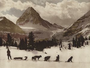 Mount Assiniboine (farvefoto) af Byron Hill Harmon