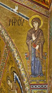 Apsis: Bekendt jomfru, byzantinsk mosaik med gylden baggrund i apsis tympanon (mosaik) af Byzantine