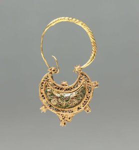 Halvmåneformet ørering af Byzantine
