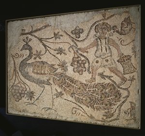 Gulvmosaikpanel: Vindruehøster med påfugl, 400s af Byzantine