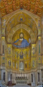 Udsigt over apsis med de byzantinske mosaikker udført mellem det tolvte og midten af det trettende århundrede af dels lokale og dels venetianske arbejdere, herunder den berømte Kristus Pantocrator (mosaik) af Byzantine