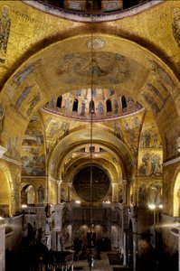 Byzantinsk arkitektur: udsigt over det sydlige tværskib (med kuppel dediee til Saint Leonard), rosetten. 1542-1551 Basilica di San Marco (Saint Markusbasilikaen), Venedig