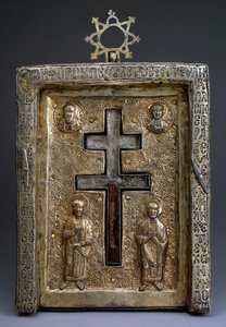 Korsrelikvieskrin af forgyldt sølv staurothek, byzantinsk, 1100-tallet af Byzantine Byzantine