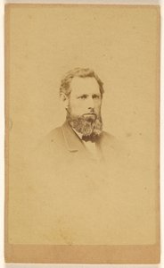 [Uidentificeret skægget mand, trykt i vignetstil]. af C.E. Edwards