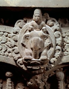 Khmer Art: "" Guden Indra i centrum på Airavana og Marut, stormens og vindens guder""" Stenoverligger i stil med Sambor Prei Kuk (600-650). fra Cambodja. Paris, Guimet-museet, Nationalmuseet for asiatisk kunst