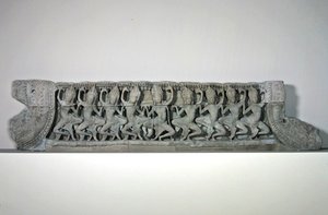 Fronton viser ni dansende asparas, slutningen af det 12.-begyndelsen af det 13. århundrede, fra Bayon, Angkor Thom (sandsten)