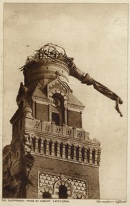 Den ophængte statue i Albert-katedralen, Frankrig, Første Verdenskrig (s/h-foto) af Canadian Photographer