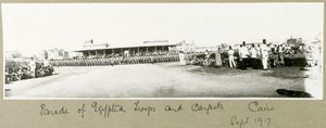 Parade af egyptiske tropper og tæpper, Cairo, september 1917 af Capt. Arthur Rhodes