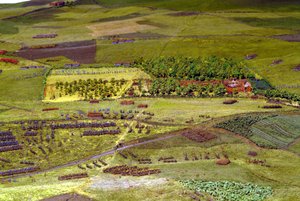Diorama fra slaget ved Waterloo, der viser tropper placeret kl. 19.45 den 18. juni 1815 (blandet medier) (detaljer)