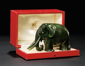 En nephritmodel med juveler af en elefant med diamantindfattede øjne, ca. 1900