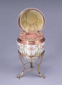 Gatchina Palace Egg, lavet af Mikhail Perkhin (fl.1884-1903) 1901 (guld, en plein emalje og frøperler)