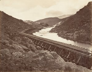 Eureka Quartz Mill and Flume, Nevada, 1875, trykt ca. 1876. af Carleton Emmons Watkins