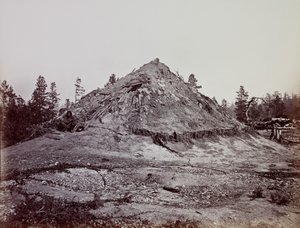 Indian Sweat House, Mendocino County, Californien, 1863. af Carleton Emmons Watkins