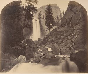 Mt. Broderick i Distant Centre, Piroyac, Falling Chrystals, Vernal Fall, 1861. af Carleton Emmons Watkins