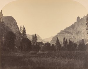 Up the Valley, North Dome i Center, Sentinel til venstre, 1861. af Carleton Emmons Watkins