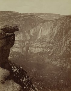 Yosemite Falls fra Glacier Point, 1865-66, trykt ca. 1875. af Carleton Emmons Watkins