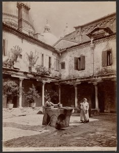 Gården ved Sankt Gregor-klosteret af Carlo Naya