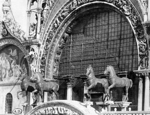 Hestene i San Marco-basilikaen i Venedig - fotografi af C. Naya