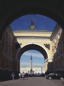 Triumfbuen i Generalstabsbygningen i Sankt Petersborg, 1819-1829 af Carlo Rossi