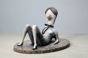Dirty Love Pillow, 2014 (stof, ler, maling på granit)