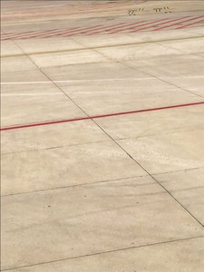 Komposition - Tarmac, 2019 (foto) af Cécile Jamet