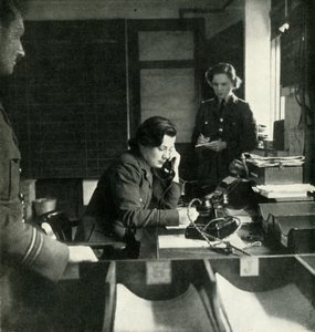 A Station Intelligence Room, c1943. af Cecil Beaton