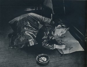 En lille pige, der er efterladt, forestiller sig turen til landet, 1941 af Cecil Beaton