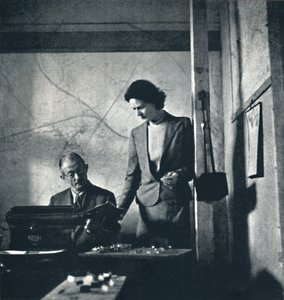 Handling her, 1941 af Cecil Beaton