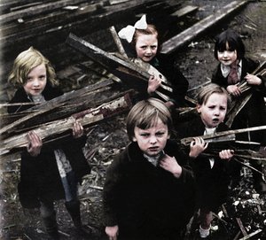 Brænde, 1941 af Cecil Beaton