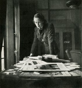 I læsesalen, c1943. af Cecil Beaton