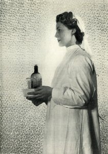 Sygeplejerske, c1943. af Cecil Beaton