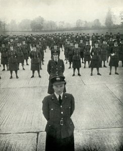 W.A.A.F. Officerer ved deres lærerskole, c1943. af Cecil Beaton