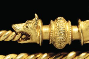 Highly important La Tene warrior fibula, details
