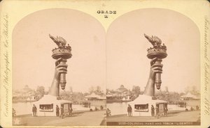Kolossal hånd og fakkel, Liberty, Centennial Exhibition, Philadelphia af Centennial Photographic Co.