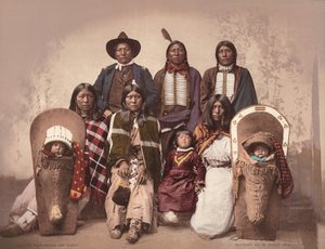 Ute-høvding Severo og familie, ca. 1885, udgivet 1900 (foto) af Charles A. Nast