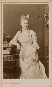 Portræt af operasangerinden Caroline Salla Caroline Louise de Septavaux, ca. 1880.