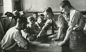 RAF-personale lærer om våben, 1941.