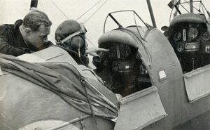 RAF-pilot lærer at flyve under Anden Verdenskrig, 1941.
