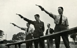 Revolverøvelser på Elementary Flying Training School, 1941.