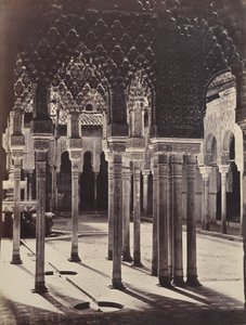 [Løvegården ved Alhambra, set fra under portikotemplet], 1862.