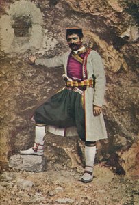 En montenegrinsk i feriekostume, c1913