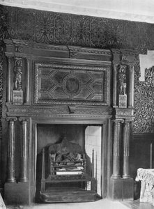 A 1953 Mantel-Piece: Gammelt håndlavet flokpapir af Charles Latham