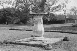 Et marmor solur (s/h foto) af Charles Latham