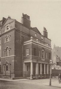 Corner House, South Audley Street, West af Charles Latham