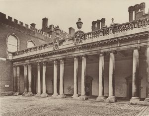 Hampton Court Palace, Colonnade til Kings Entrance af Charles Latham