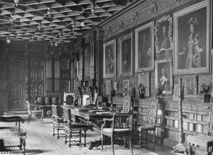 Historiske billeder: Saloon (s/h foto) af Charles Latham