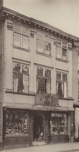 Hus i High Street, Guildford af Charles Latham