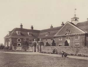 The Lucas Asylum, Wokingham af Charles Latham