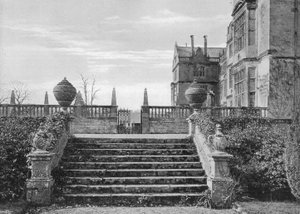 Terrassetrappen fra Sunk Privy Garden af Charles Latham