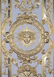Detalje af paneler med emblem af Ludvig XIV 1638-1715 fra Salon de Venus, 1668 forgyldt træ se også 192316 af Charles Le Brun